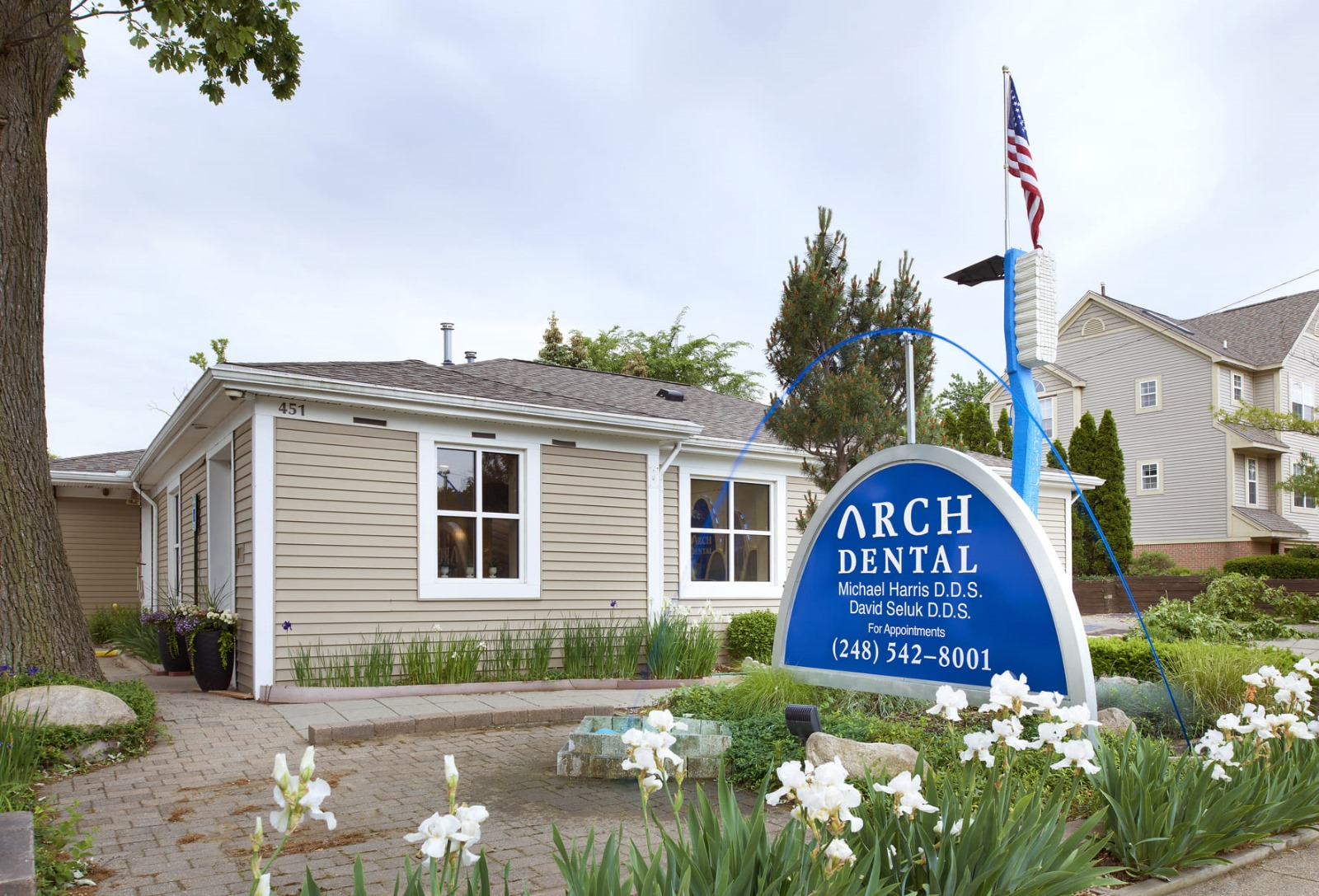 Arch Dental- Implants, Invisalign Cosmetic Dentist in Madison Heights — photo