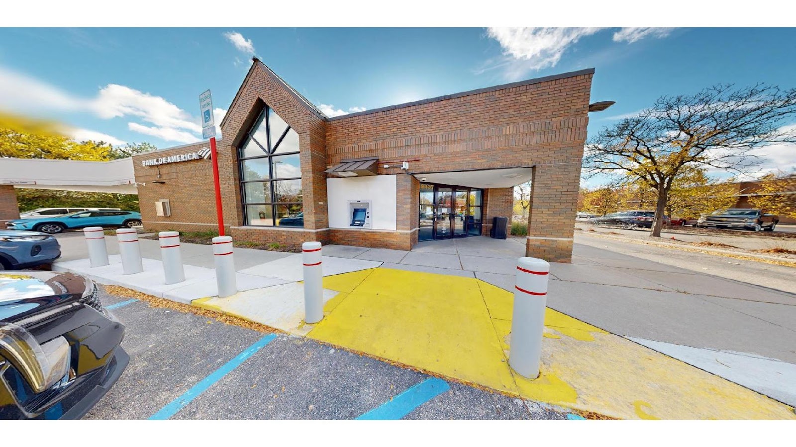 Bank of America (with Drive-thru ATM) in Madison Heights