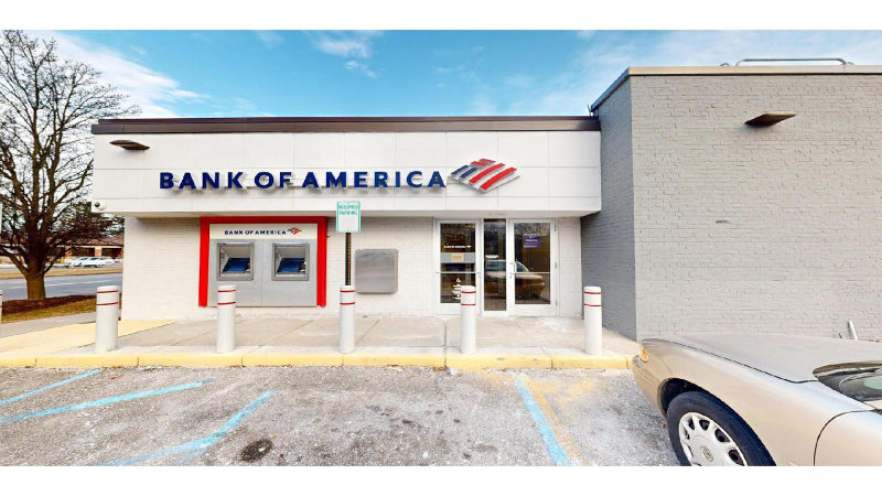 Bank of America (with Drive-thru ATM) in Madison Heights