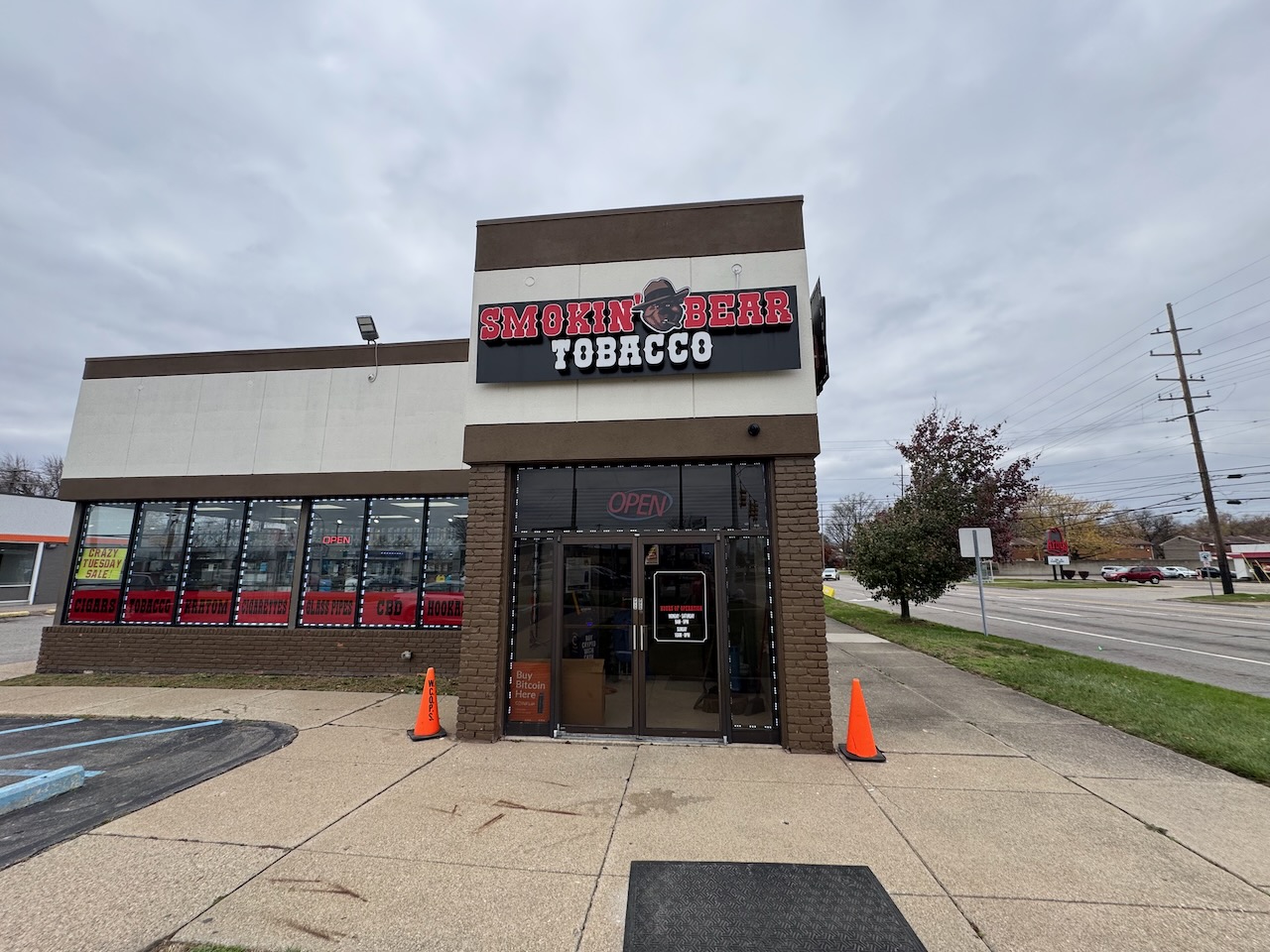 CoinFlip Bitcoin ATM - Smokin' Bear Tobacco & Vape (Madison Heights) in Madison Heights