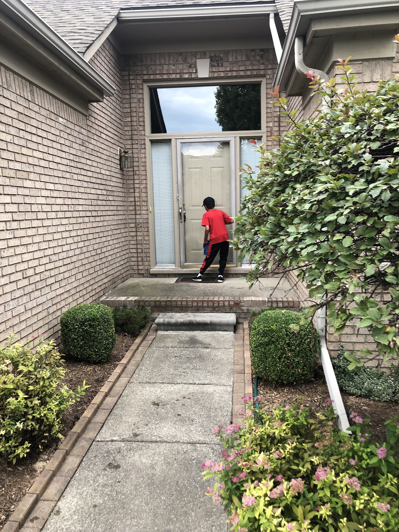 Young's Window Cleaning Inc. in Madison Heights