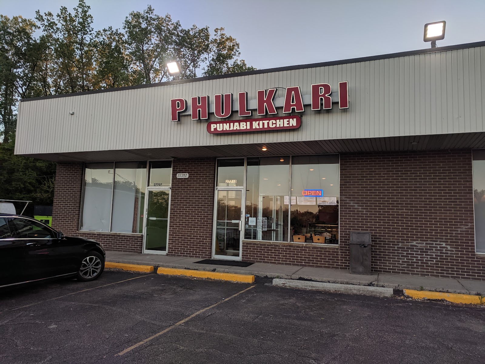 Phulkari Punjabi Kitchen in Madison Heights